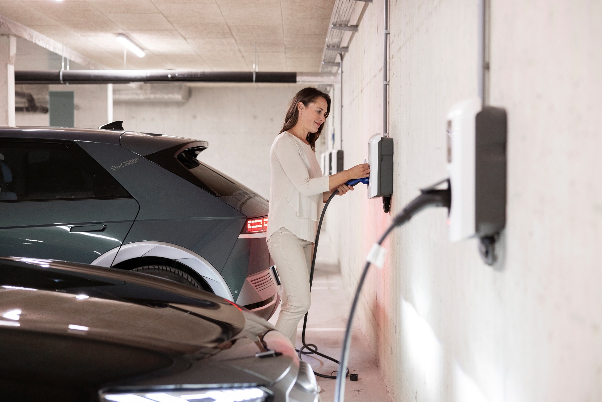 建一個汽車充電站需要搭配哪些充電樁機(jī)型？